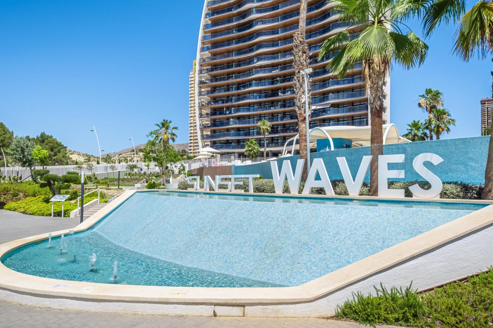 Sunset Waves 18-35 Poniente Beach Resort Бенидорм Екстериор снимка