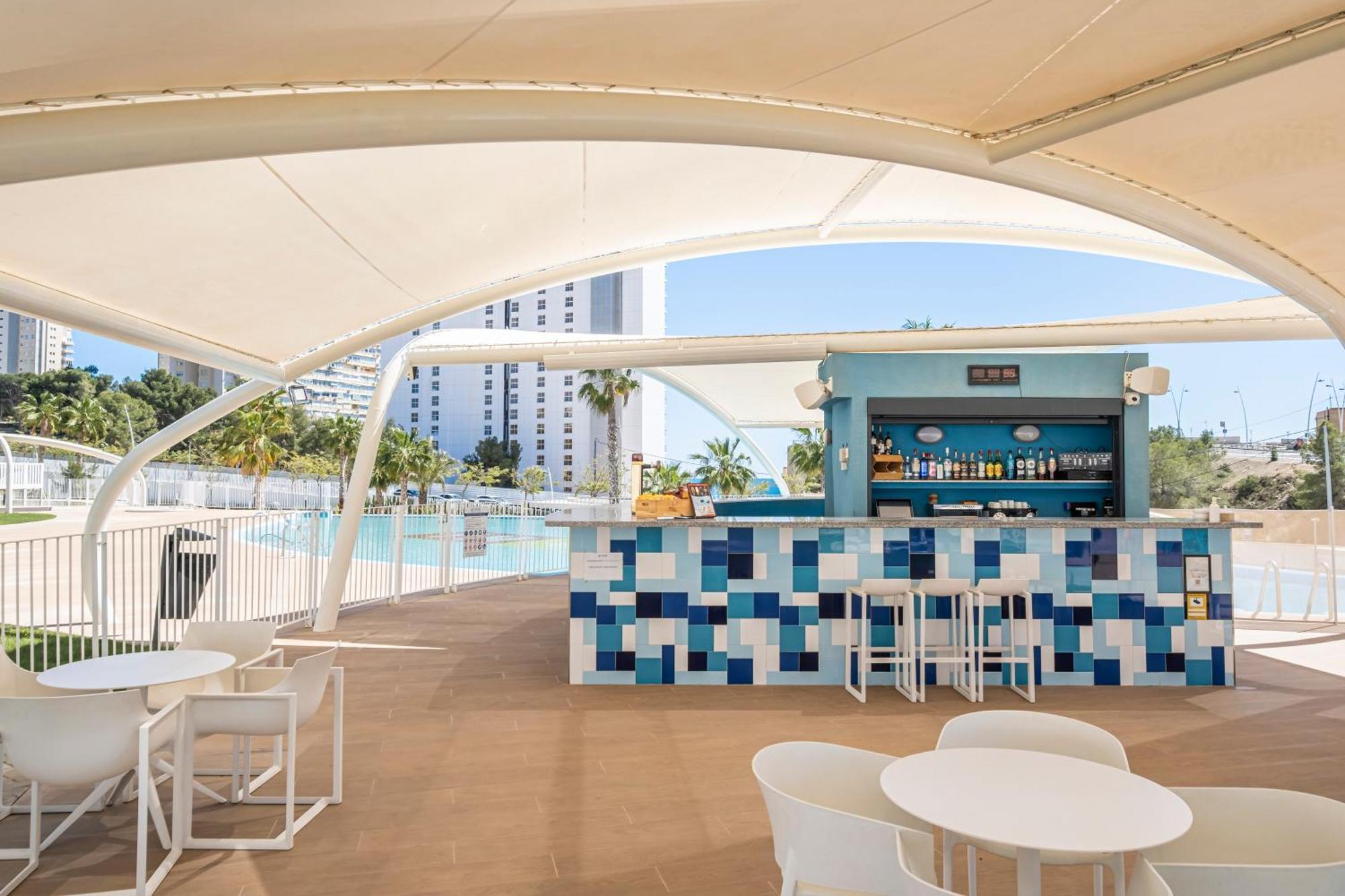Sunset Waves 18-35 Poniente Beach Resort Бенидорм Екстериор снимка