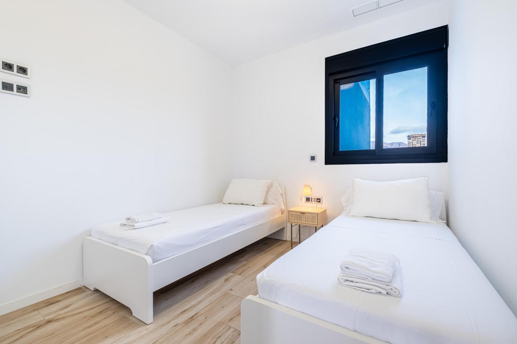 Sunset Waves 18-35 Poniente Beach Resort Бенидорм Екстериор снимка