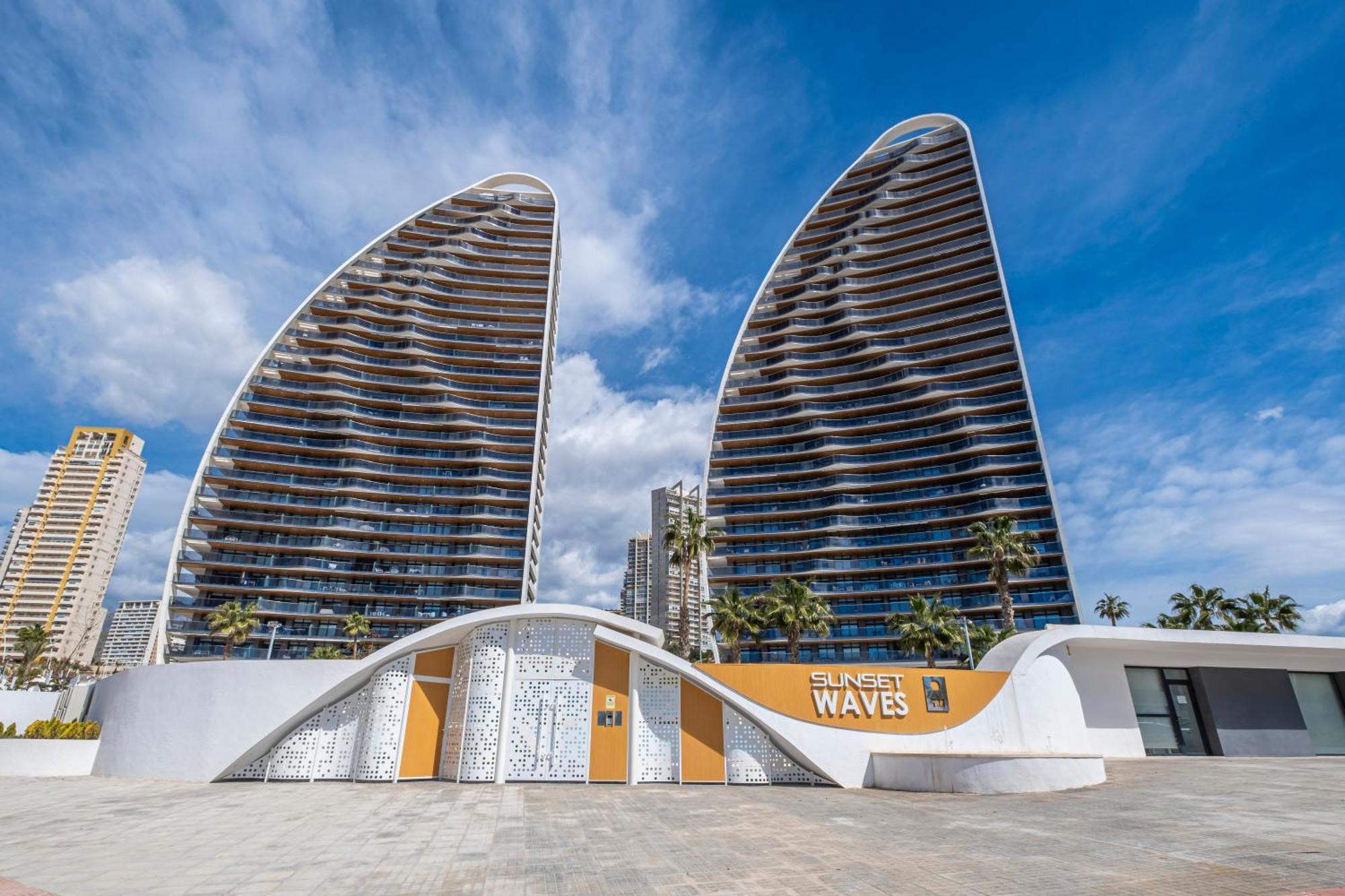 Sunset Waves 18-35 Poniente Beach Resort Бенидорм Екстериор снимка