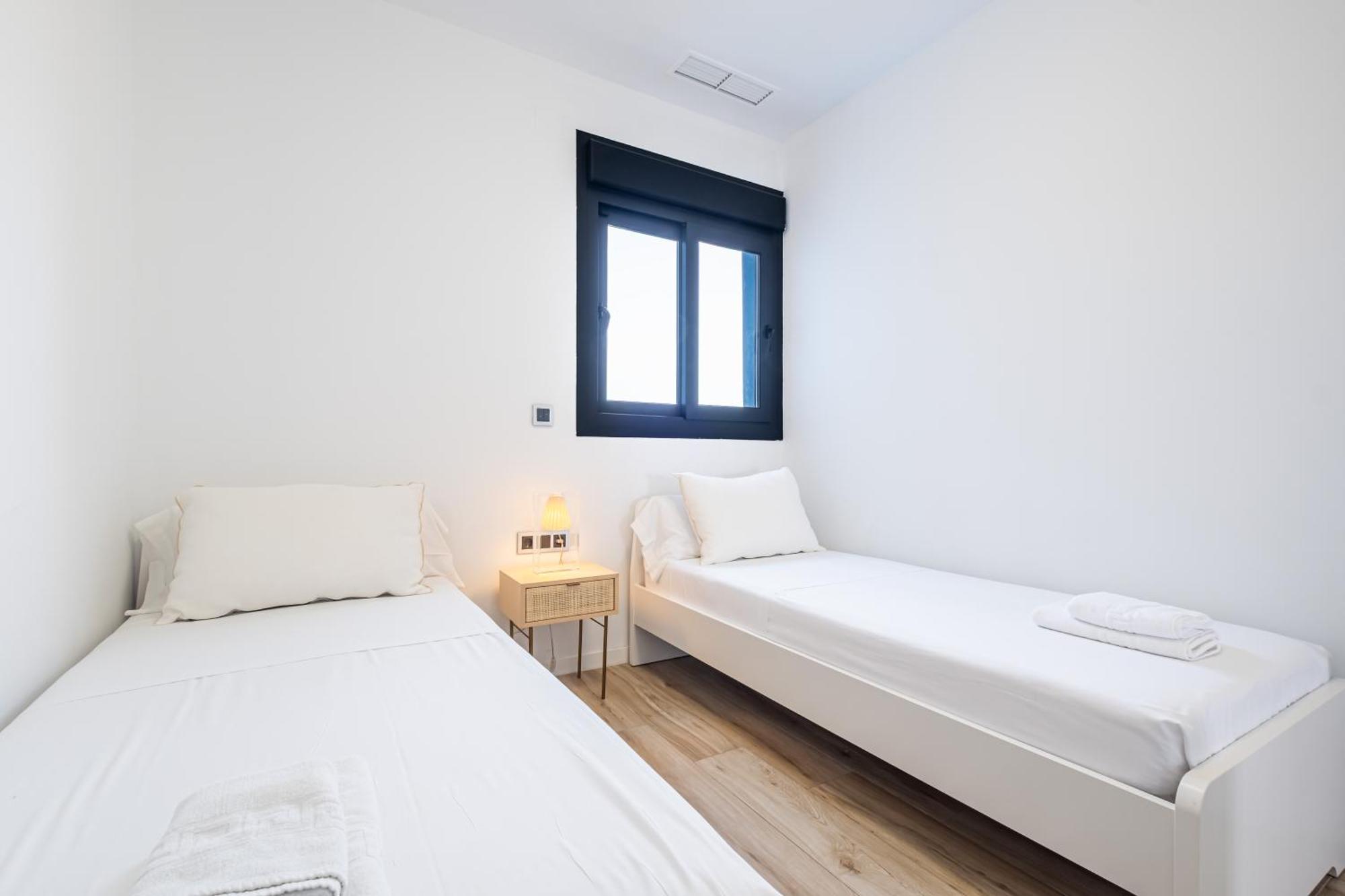 Sunset Waves 18-35 Poniente Beach Resort Бенидорм Екстериор снимка